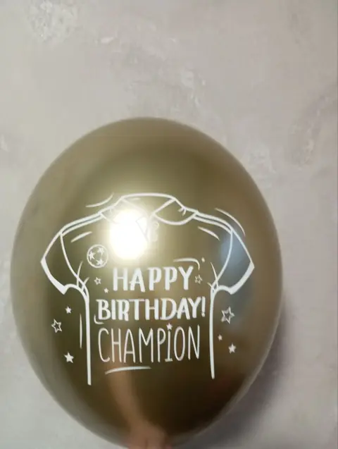 Кулька з написом «Happy birthday, champion»