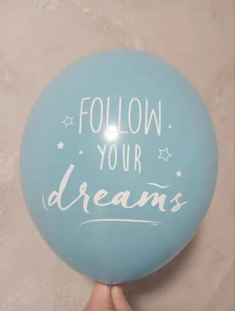 Кулька з написом «Follow your dreams»